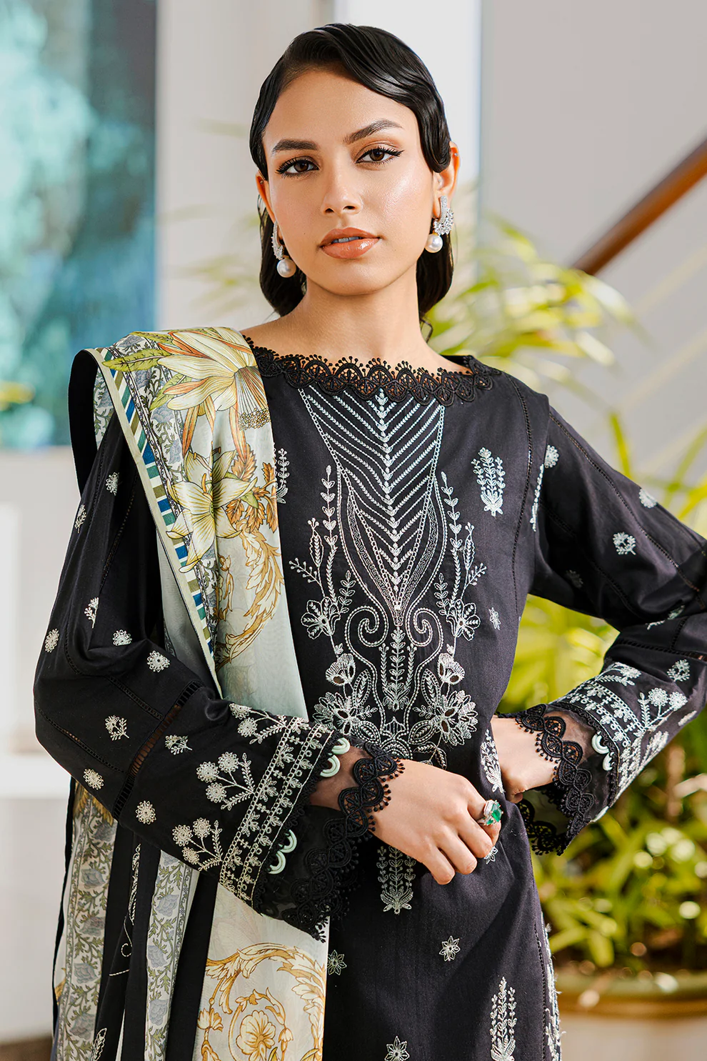 WUS25E30801_2 Zellbury Original Black Chikankari Lawn 3-Piece Suit (WUS25E30801)