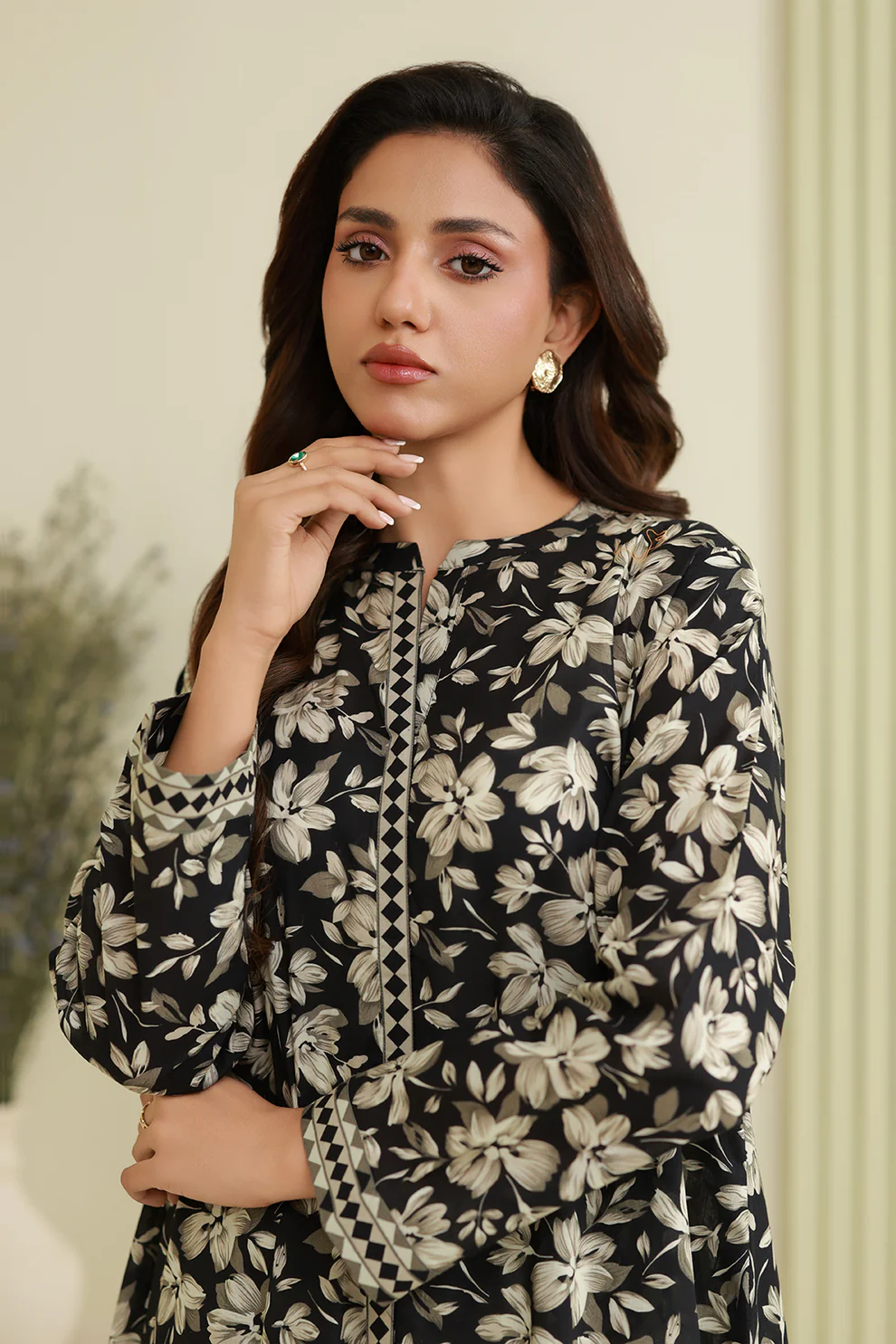 WUS26X20863_8 Zellbury Printed Lawn 2 Piece in Black Color WUS26X20863