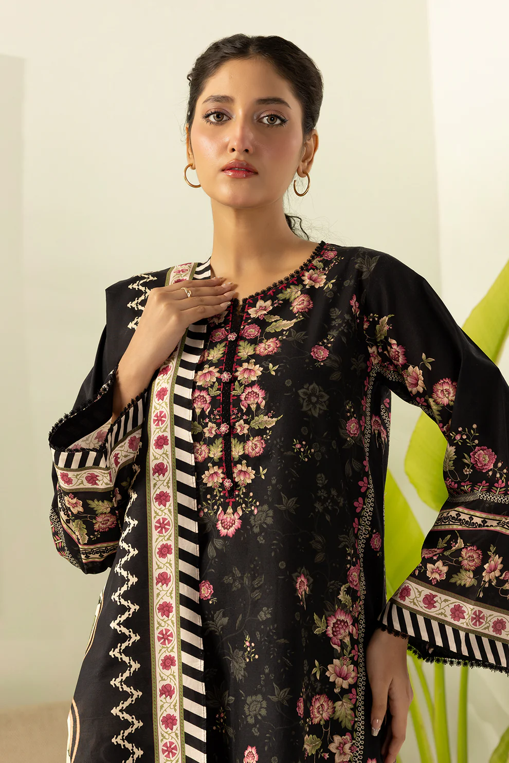 WUS26X30621_3 Zellbury Printed Lawn 3 Piece in Black Color WUS26X30621