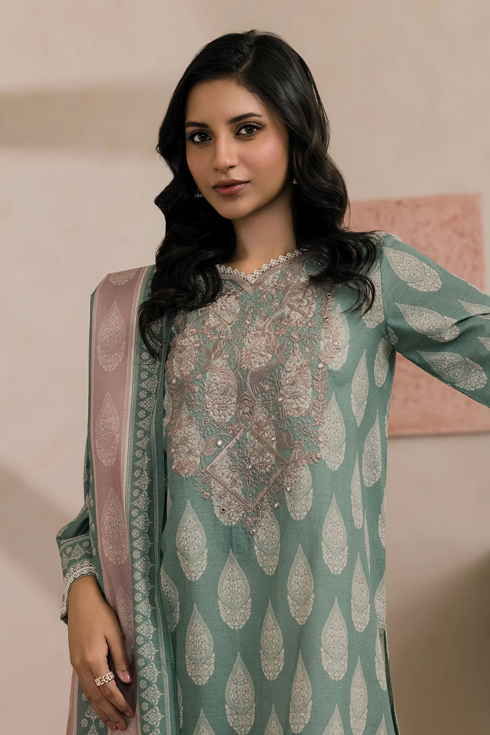 WUS26E20807_23 Embroidered Lawn 2 Piece WUS26E20807