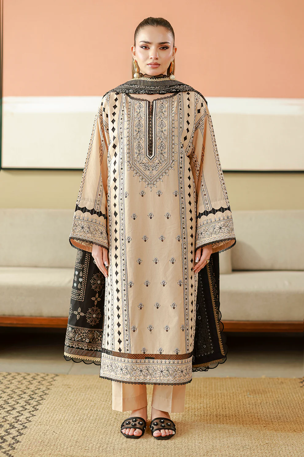 WUC26E34047_2 Embroidered Cotton Chikankari 3 Piece WUC26E34047