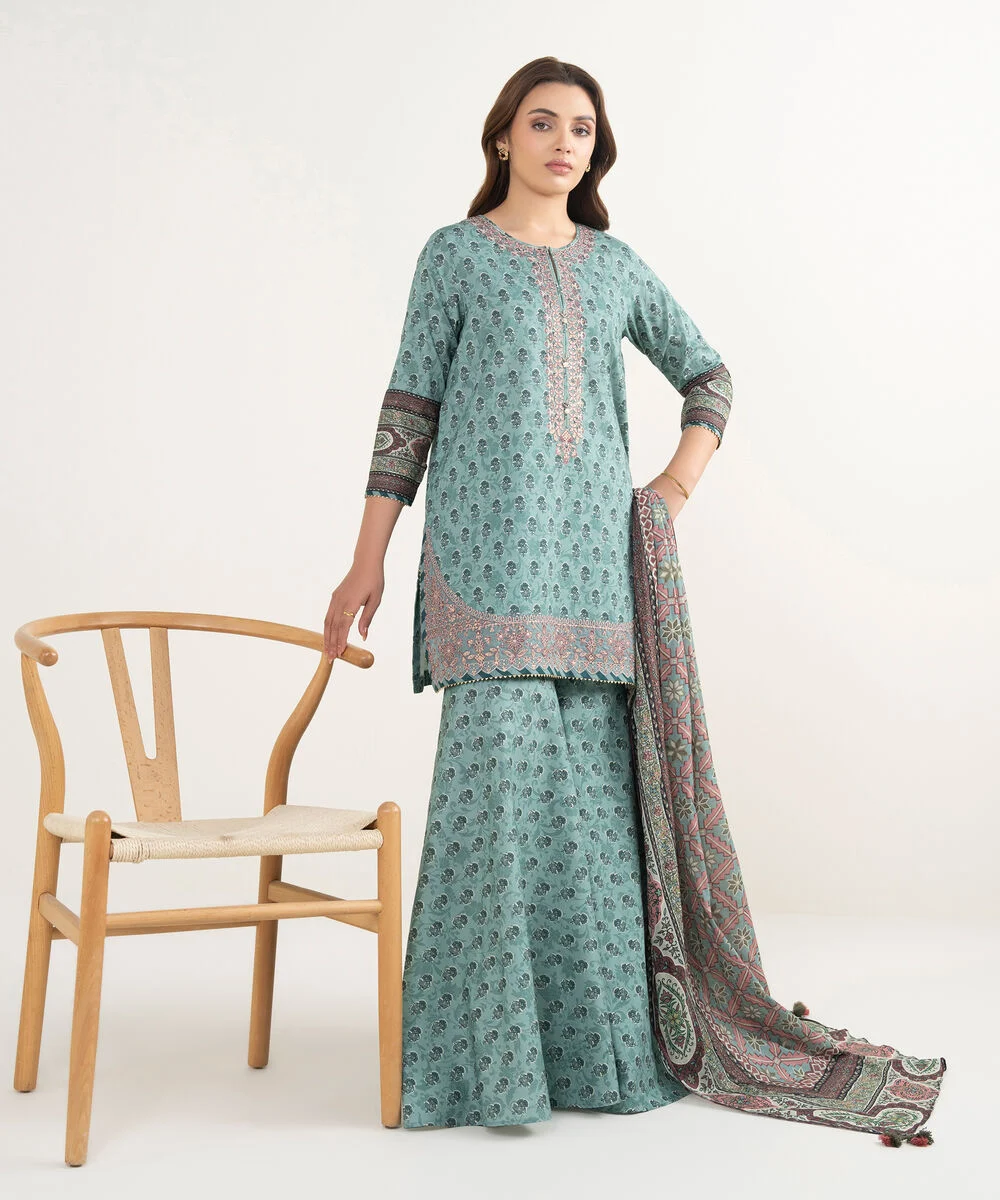 Andaaz Embroidered Lawn 3 Piece in Green Color