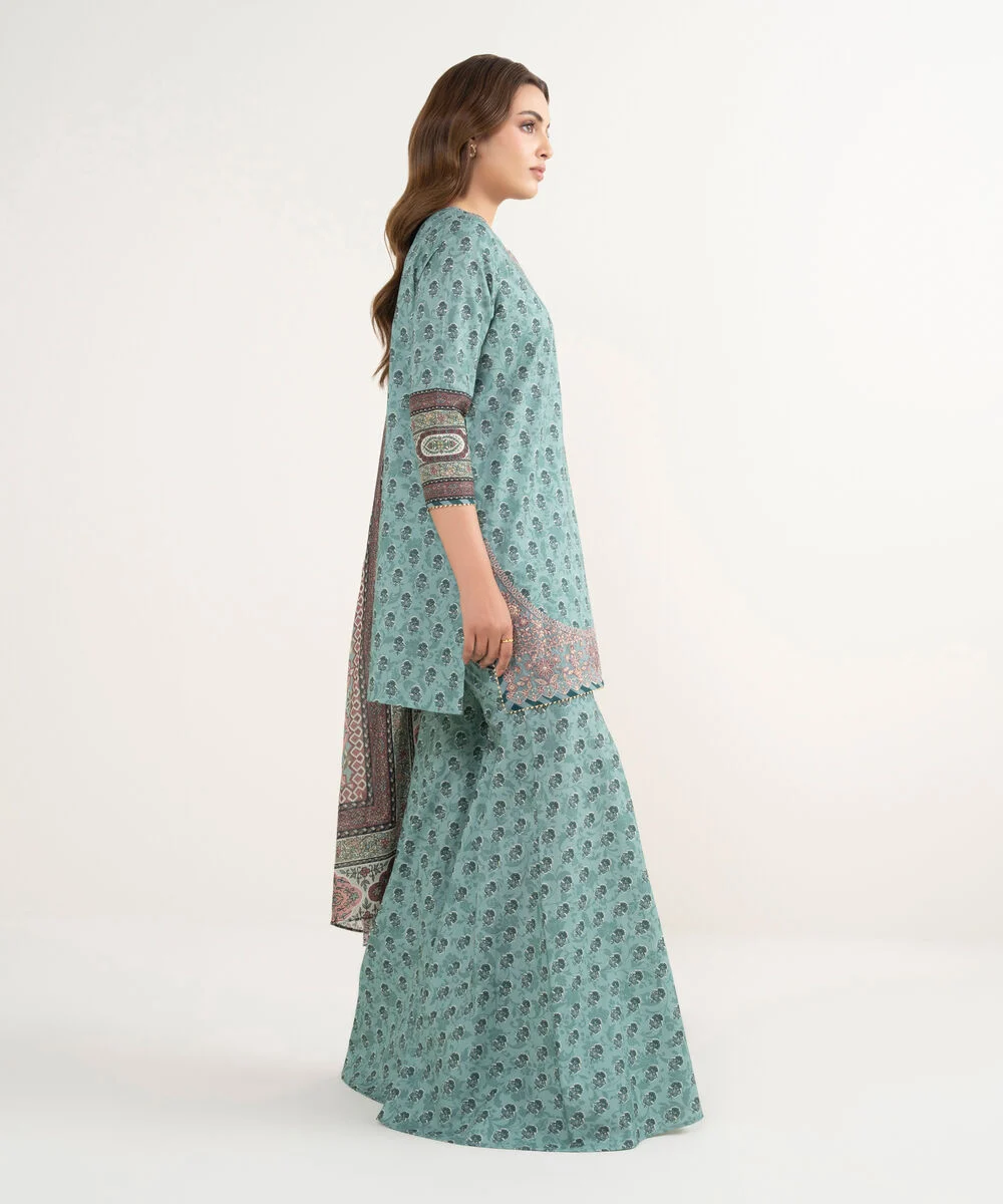 Andaaz Embroidered Lawn 3 Piece in Green Color - Image 4
