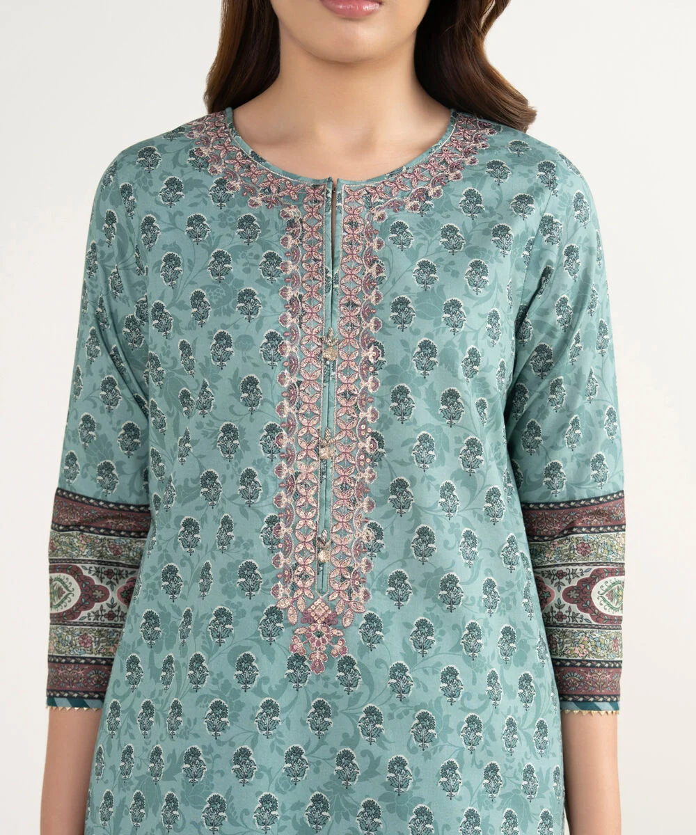 Andaaz Embroidered Lawn 3 Piece in Green Color
