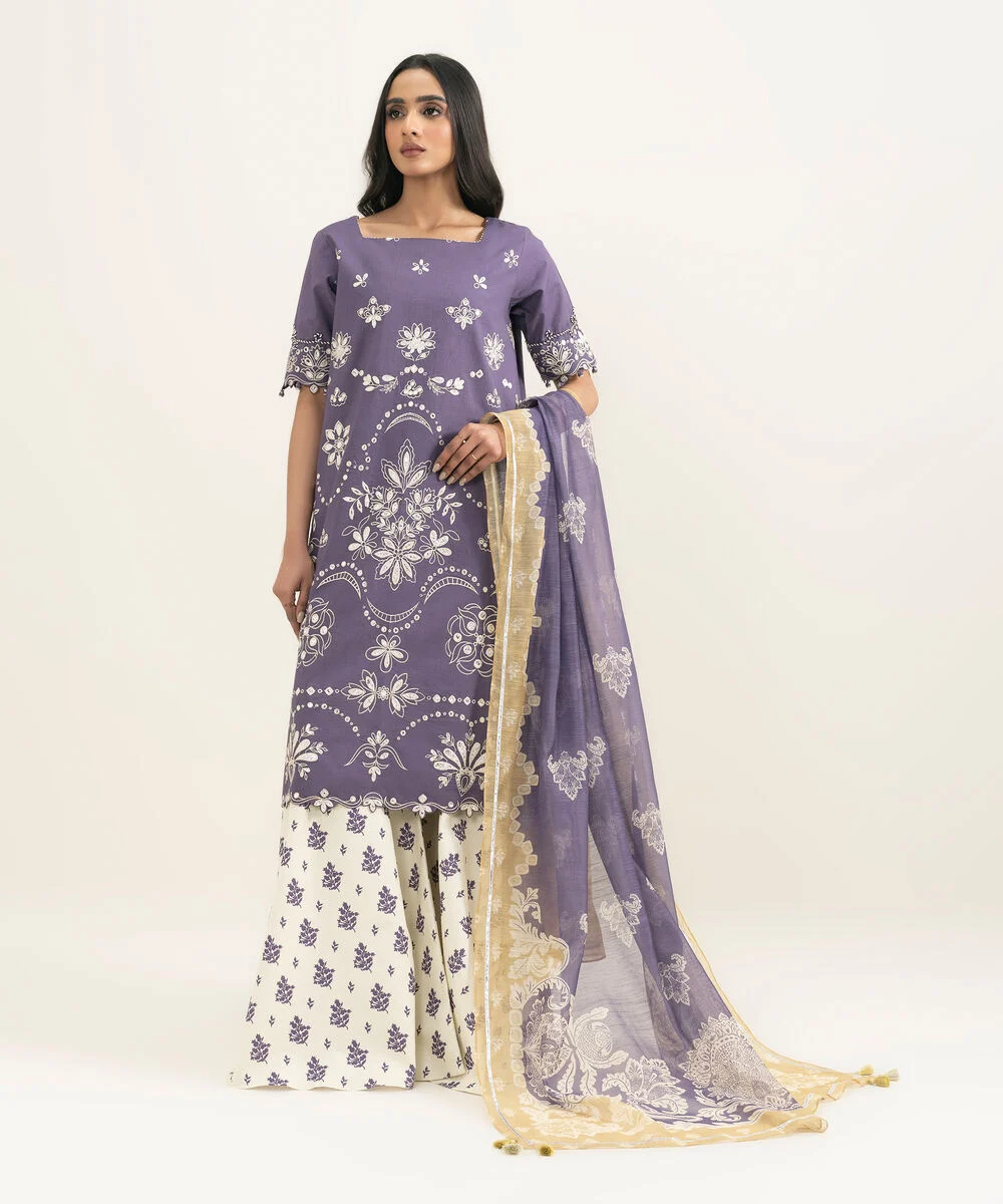 Ayeza Khan's Andaaz Embroidered Lawn 3 Piece in Purple Color