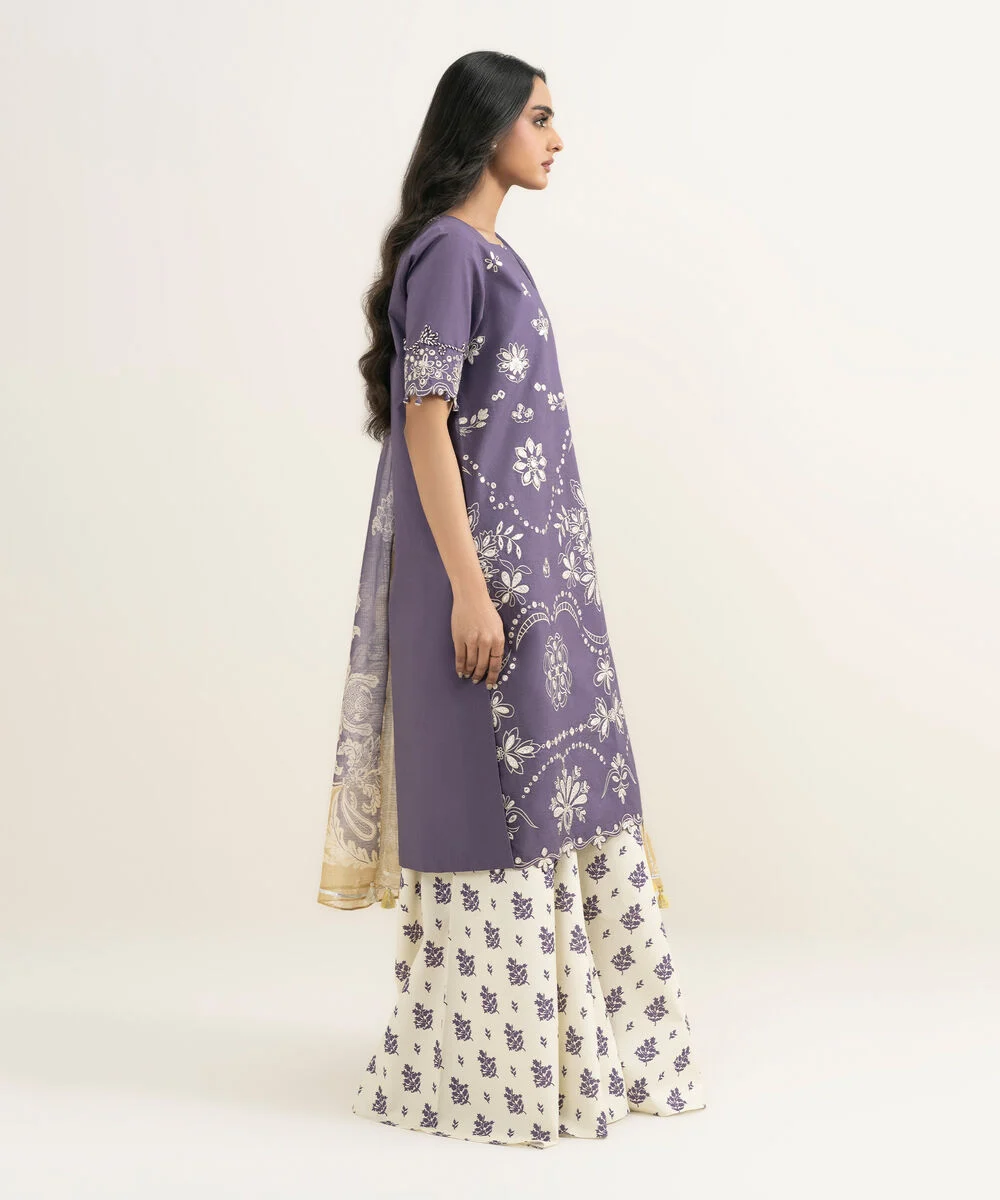 Ayeza Khan's Andaaz Embroidered Lawn 3 Piece in Purple Color