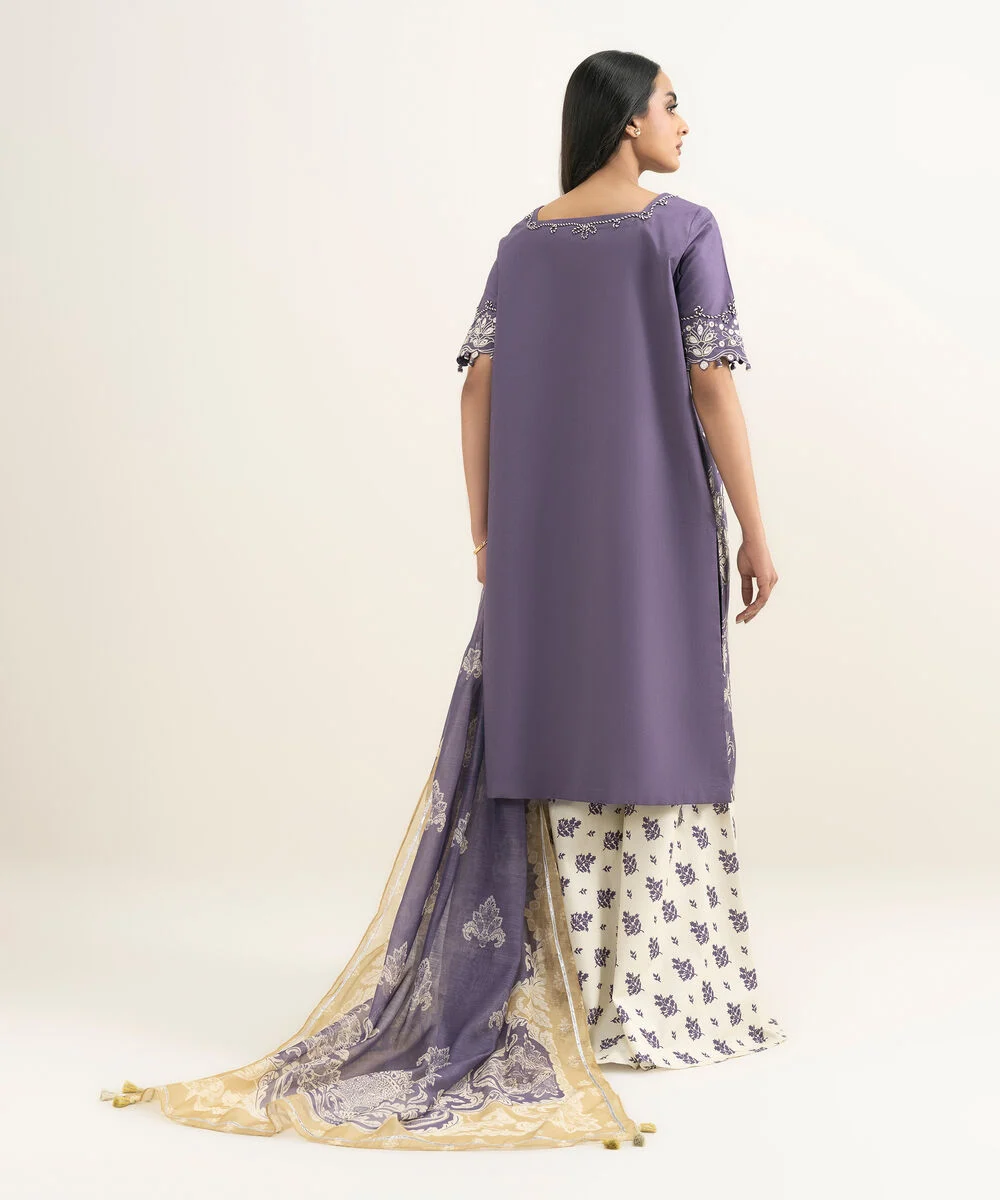 Ayeza Khan's Andaaz Embroidered Lawn 3 Piece in Purple Color