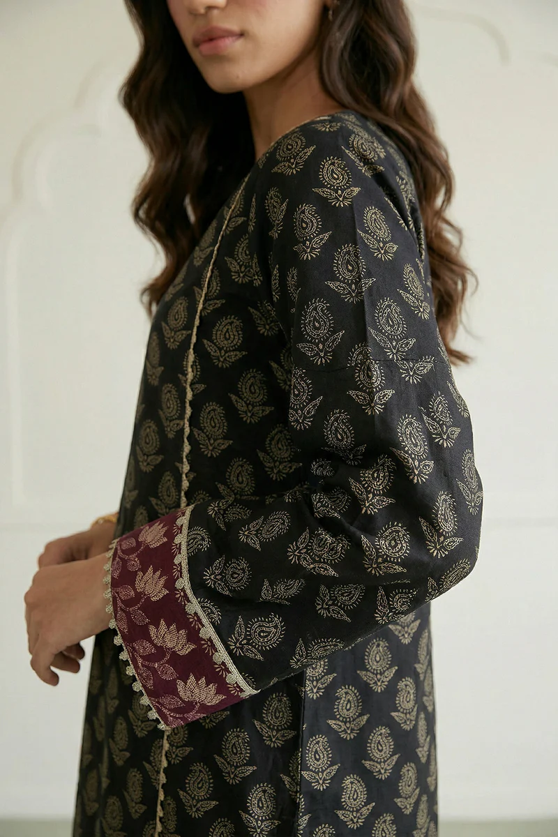 Printed Lawn 2 Pc in Black Color WUS26X20864